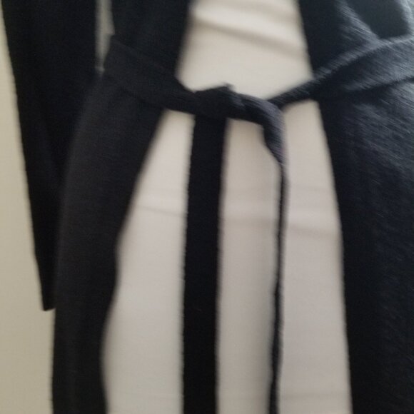 Guess Brand black sweater with removable fur collar, size M - Picture 7 of 8